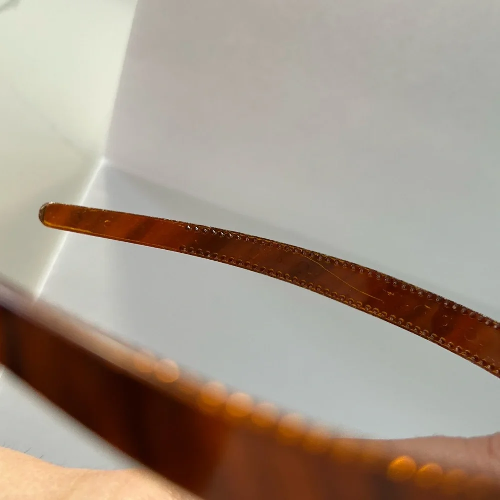 🦋 5/$25 - Vintage Tortoise Shell Brown Plastic Headband (from early 2000’s)